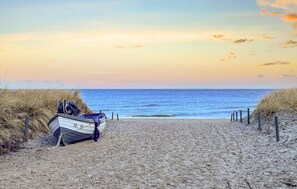 Una spiaggia nelle vicinanze