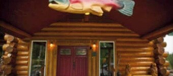 Crooked Creek Retreat- Spacious room on Creek, 2 Queen beds + Full Fishing Gear.