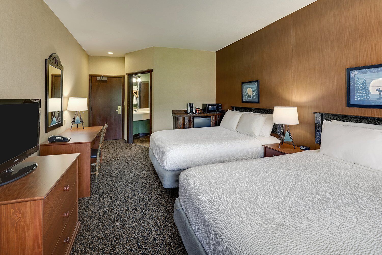 Free Hot Breakfast! Deluxe 2 Double Beds in Stoney Creek Columbia