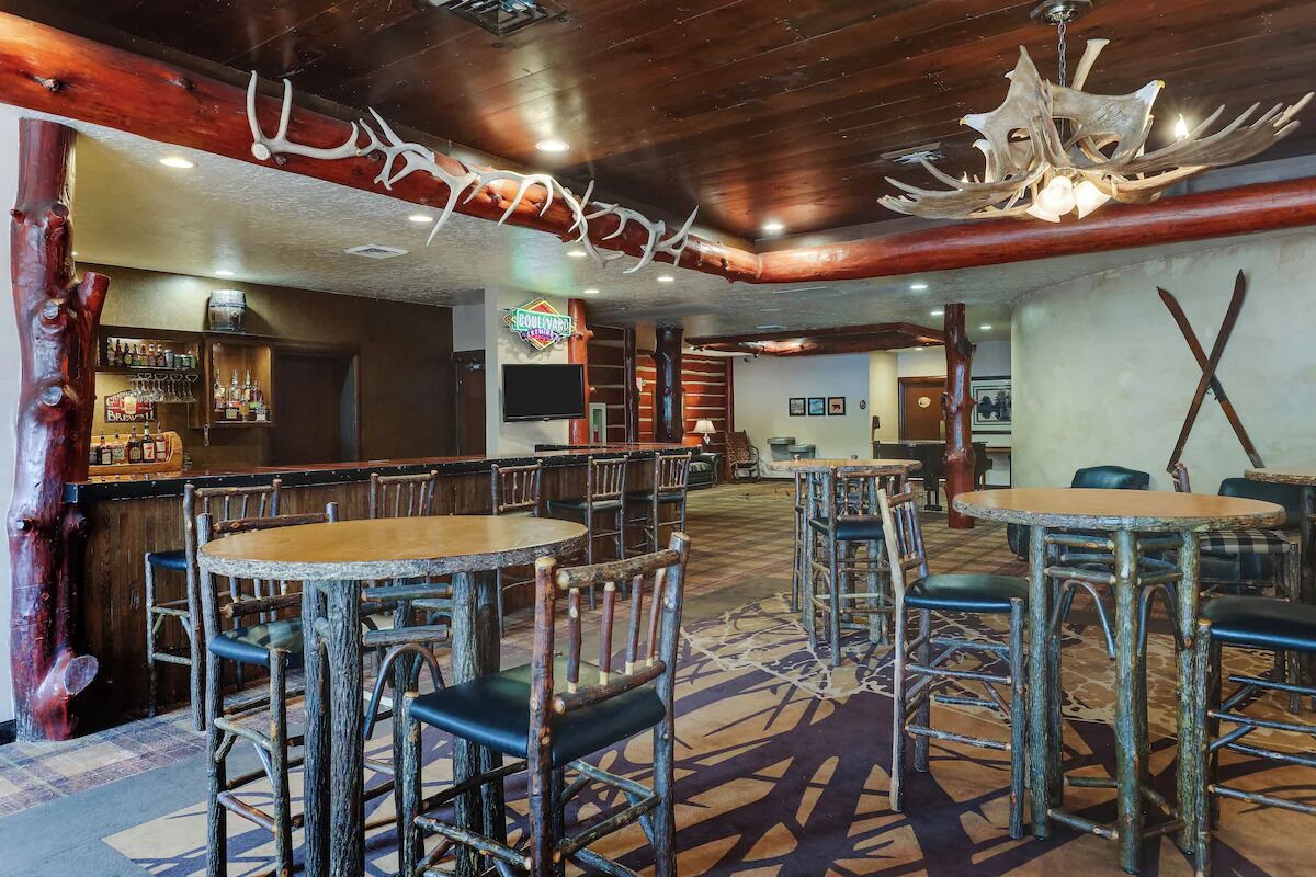 Rustic Deluxe 2 Double in Stoney Creek Columbia! Parking | 2 Units