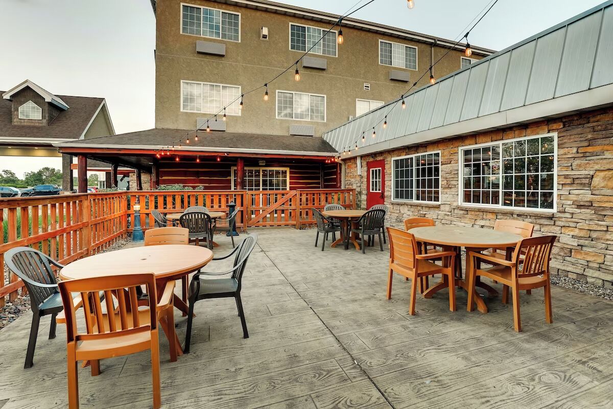 Experience the Rustic Elegance of Stoney Creek! Heated Pools | 2 Units