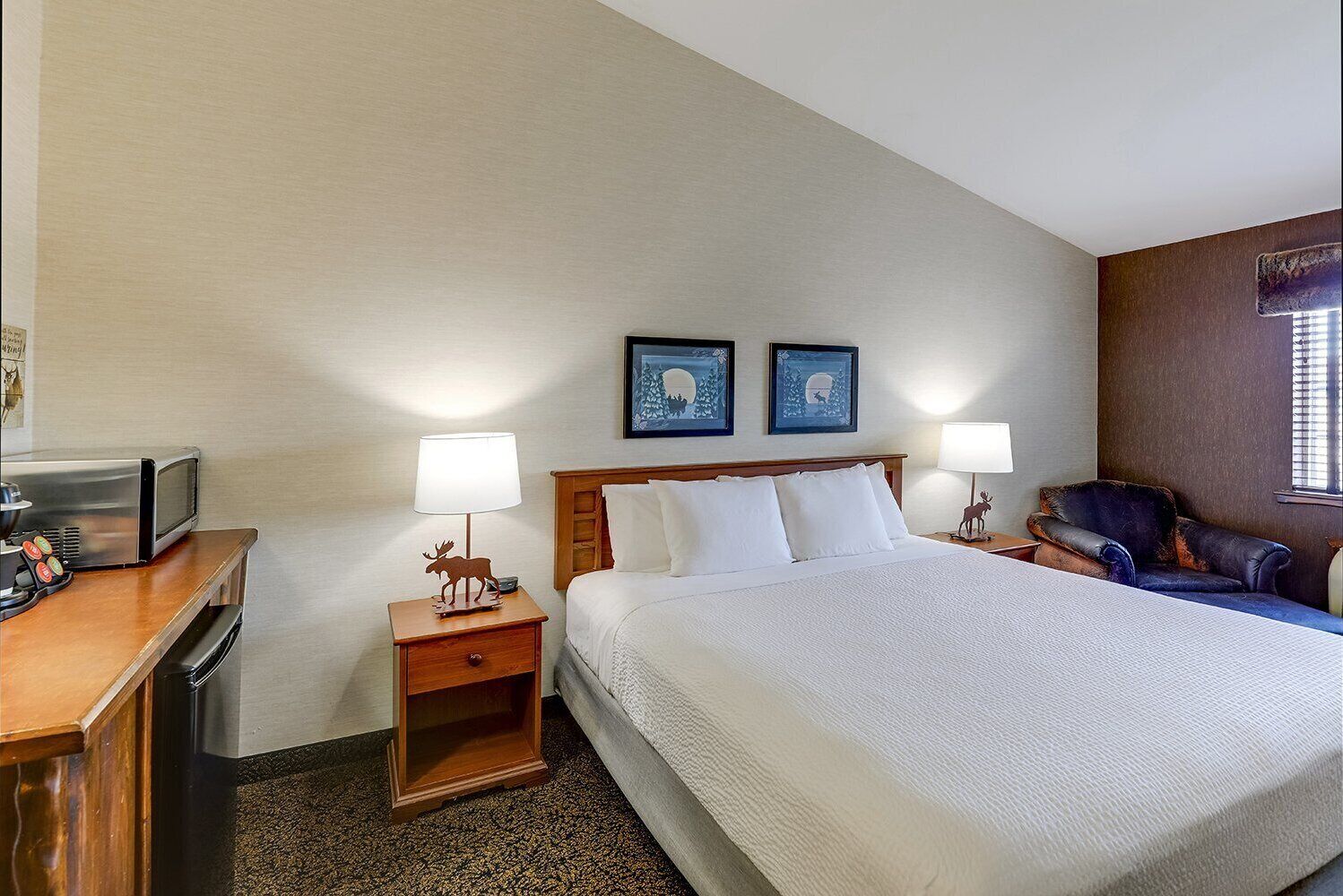 Rustic Deluxe King Bed Stay in Stoney Creek Columbia! Free Breakfast