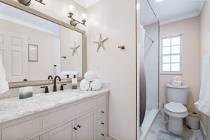 Bathroom - Cortez Paradise 5 mins to Beach! (Cortez)