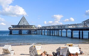 Una spiaggia nelle vicinanze
