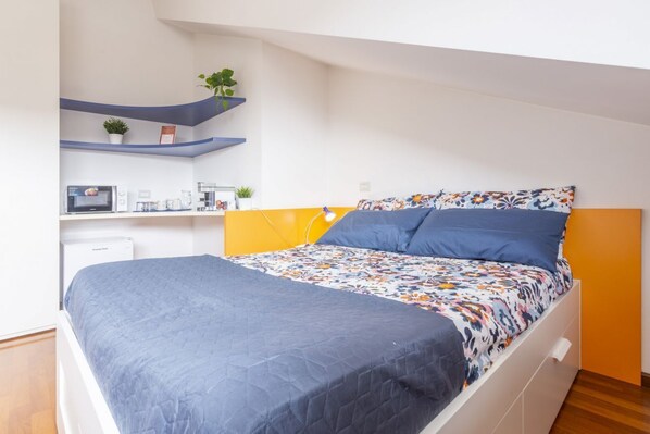 WiFi, bed sheets