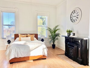 2 室のベッドルーム、デスク、旅行用ベビーベッド、WiFi (無料)