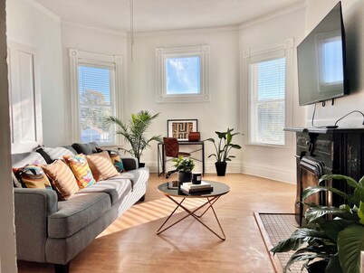 Spacious Downtown Retreat by Beale Street & FedEx Forum+Parking