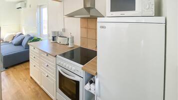 Frigorifero, forno, piano cottura, lavastoviglie