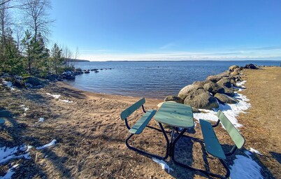 Nice home in Tived with lake view