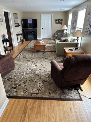 Smart TV, fireplace, DVD player, video library