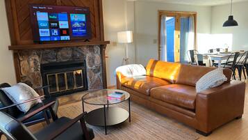 Smart TV y chimenea