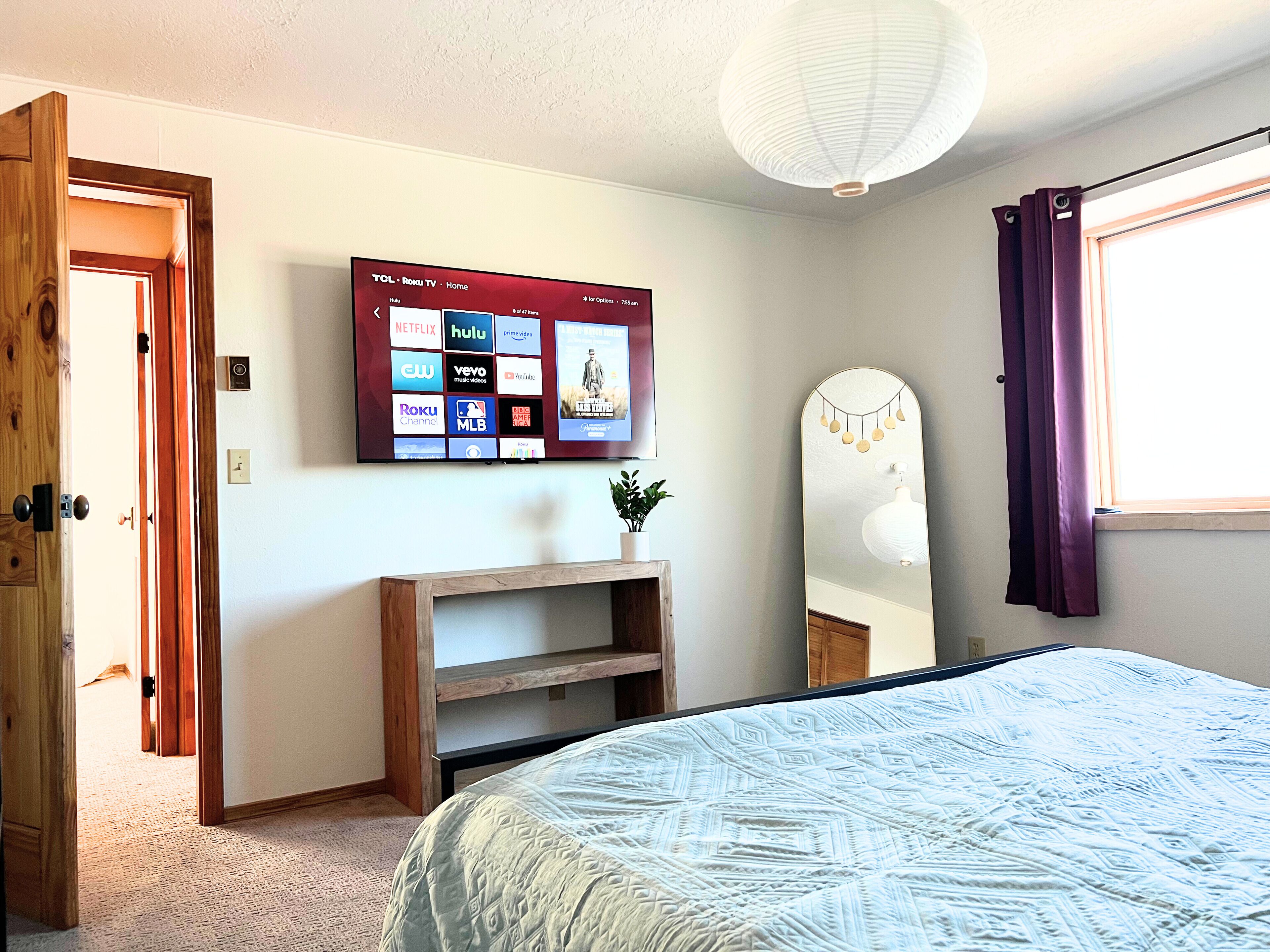 3 bedrooms, desk, iron/ironing board, travel crib