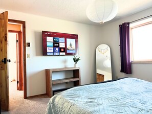 3 chambres, bureau, fer et planche à repasser, lit parapluie