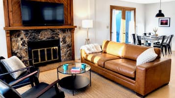 Smart TV, fireplace