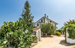 Exterior - Nice home in Giffoni Sei Casali (Giffoni Sei Casali)