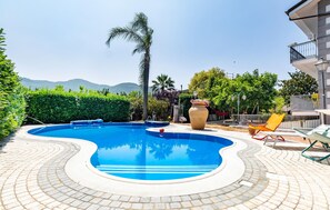 Pool - Nice home in Giffoni Sei Casali (Giffoni Sei Casali)