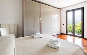 6 bedrooms, free WiFi, bed sheets