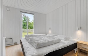 3 bedrooms, travel cot, free WiFi - 3 bedroom nice home in Tarm (Tarm)