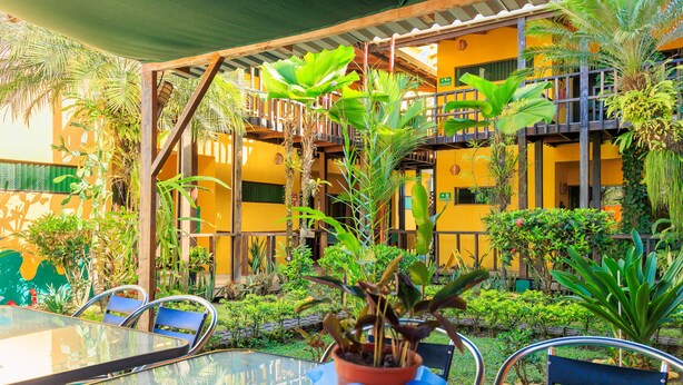 Free daily continental breakfast  - Hotel La Casa de las Flores Cahuita (Cahuita)
