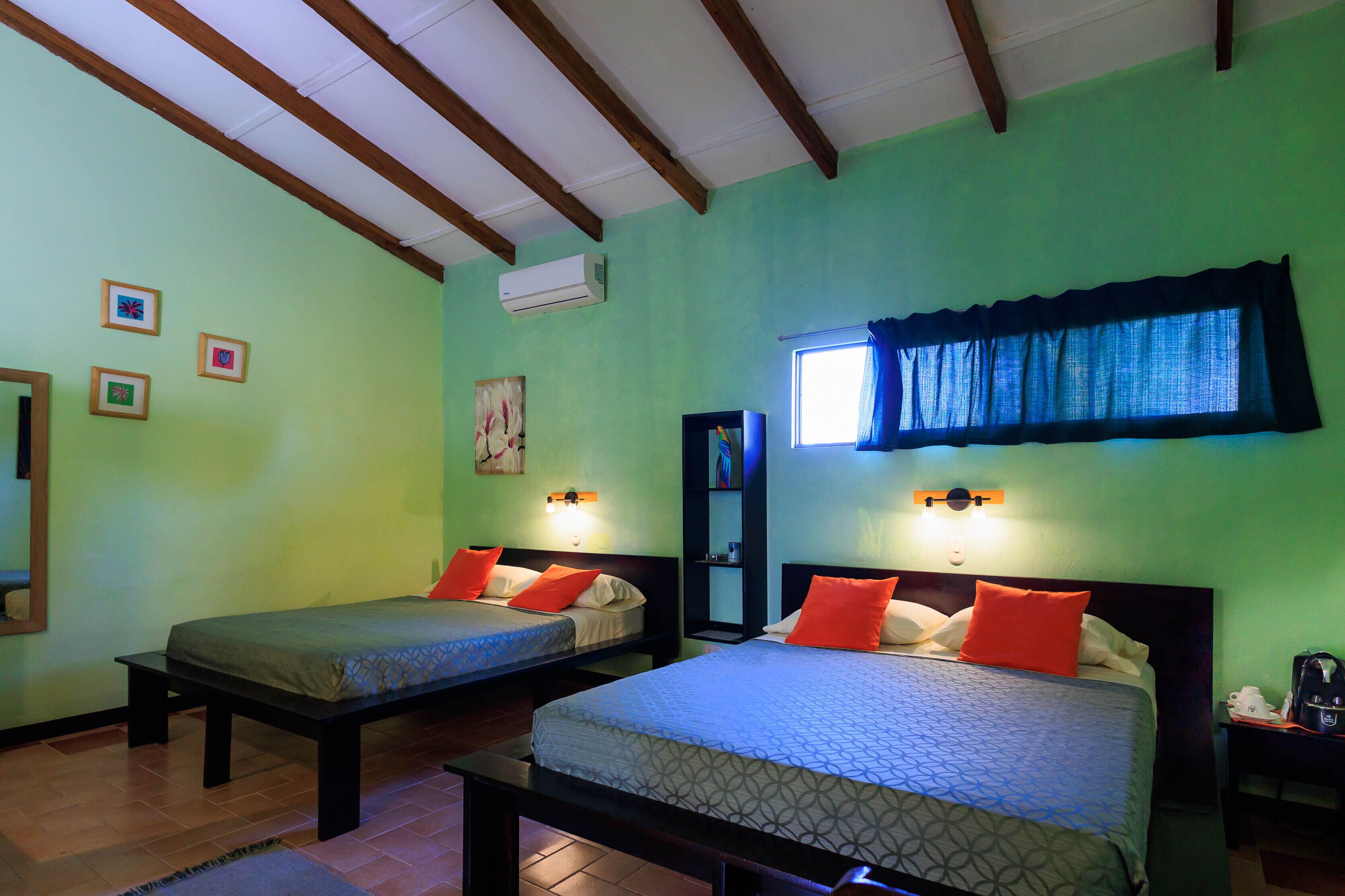 واي فاي مجانًا وملاءات أسرّة