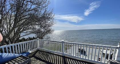 Waterfront Slice of Heaven