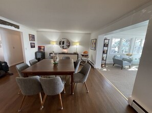 Dining - Waterfront Slice of Heaven (Shirley)