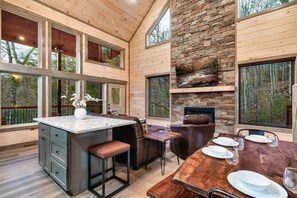 Interior - ⭐️Heated Indoor Swimming Pool ⭐️Arcade ⭐️ Pool Table ⭐️ HotTub⭐️Custom Bunks (Pigeon Forge)