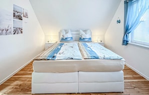 2 Schlafzimmer, Reisekinderbett, kostenloses WLAN, Bettwäsche