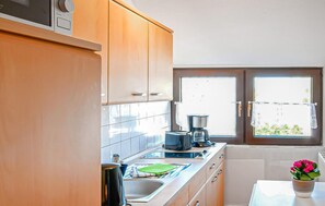 Frigorifero, piano cottura, macchina per tè/caffè