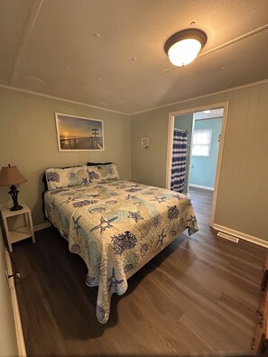 3 bedrooms, iron/ironing board, WiFi, bed sheets - OCEANSIDE BEACH HOUSE-3 BED/2 BATH. GOLF-CART INCLUDED, 100 YARDS FROM BEACH (Myrtle Beach)