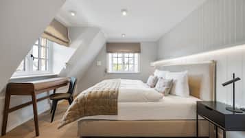 3 bedrooms, desk, iron/ironing board, WiFi