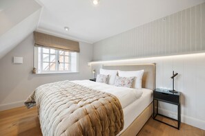 3 slaapkamers, een bureau, een strijkplank/strijkijzer, wifi