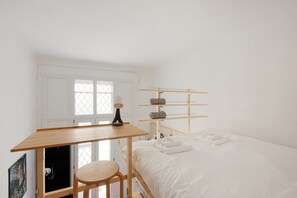 1 bedroom, desk, iron/ironing board, WiFi