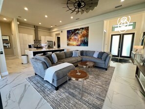 Smart-TV, bordtennis og bøker