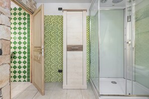 Shower, hair dryer, bidet - Wonderful villa of about 95sqm on three levels with swimming pool, able to comfortably accommodate up to 6 people.The villa is located in the charming town of Villasimius in about 10 minutes by car you can reach the beach Capo Carbonara and the beach Por (Villasimius)