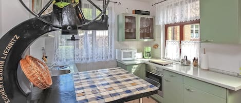 KĂŒhlschrank, Ofen, Herdplatte, GeschirrspĂŒler