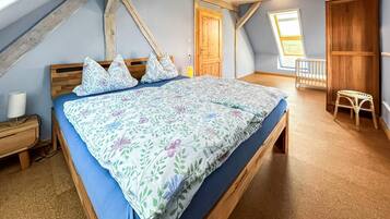 2 Schlafzimmer, Reisekinderbett, kostenloses WLAN, Bettwäsche