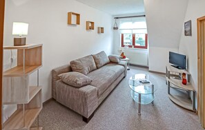 TV, table tennis - Ferienwohnung Altenkirchen (Altenkirchen auf Rügen)