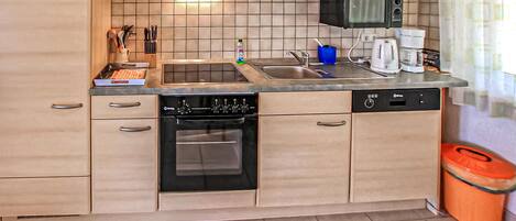 Kühlschrank, Ofen, Herdplatte, Geschirrspüler