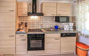 Fridge, oven, stovetop, dishwasher - Gorgeous apartment in Below (Below)