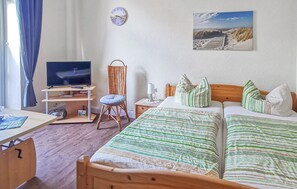 1 bedroom, free WiFi, bed sheets