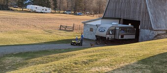 Rv parking spot with 30 Amp hook up and water. No dump station. Bring your toys!