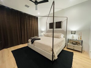 1 bedroom, travel crib, free WiFi, bed sheets - Luxurious King Suite in Gilbert. Kids are Welcome! (Gilbet)