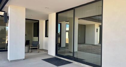 Luxurious King Suite in Gilbert. Kids are Welcome!