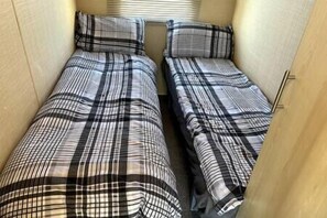 2 quartos, ferros/tábuas de passar roupa, Wi-Fi, roupa de cama