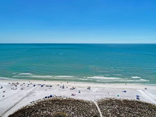 Renovated 3 bed & 2.5 bath condo just steps away from private Siesta Key beach