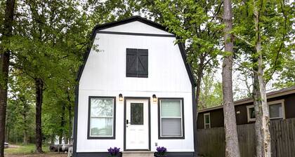 Lake Fork Luxury and Leisure. 2 story cabin in gated resort. Many amenities!