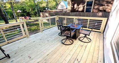 Lake Fork Luxury and Leisure. 2 story cabin in gated resort. Many amenities!