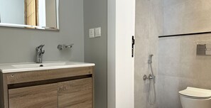 Appartement Design, 3 chambres | Salle de bain | Articles de toilette gratuits, sèche-cheveux, peignoirs, chaussons