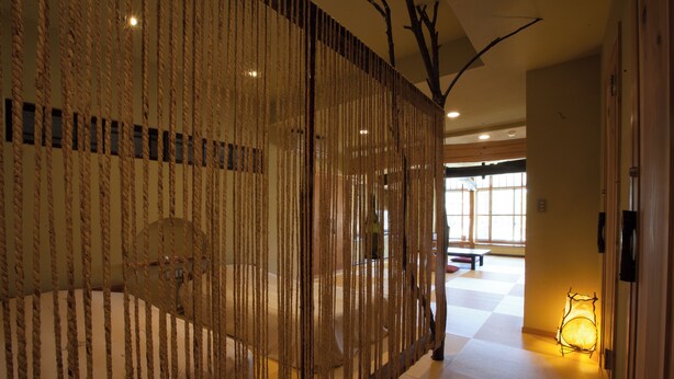 A corridor with a rope barrier, a tatami mat floor, and a traditional Japanese lantern. - WAIN TO OYADO CHITOSE (Miyazu)